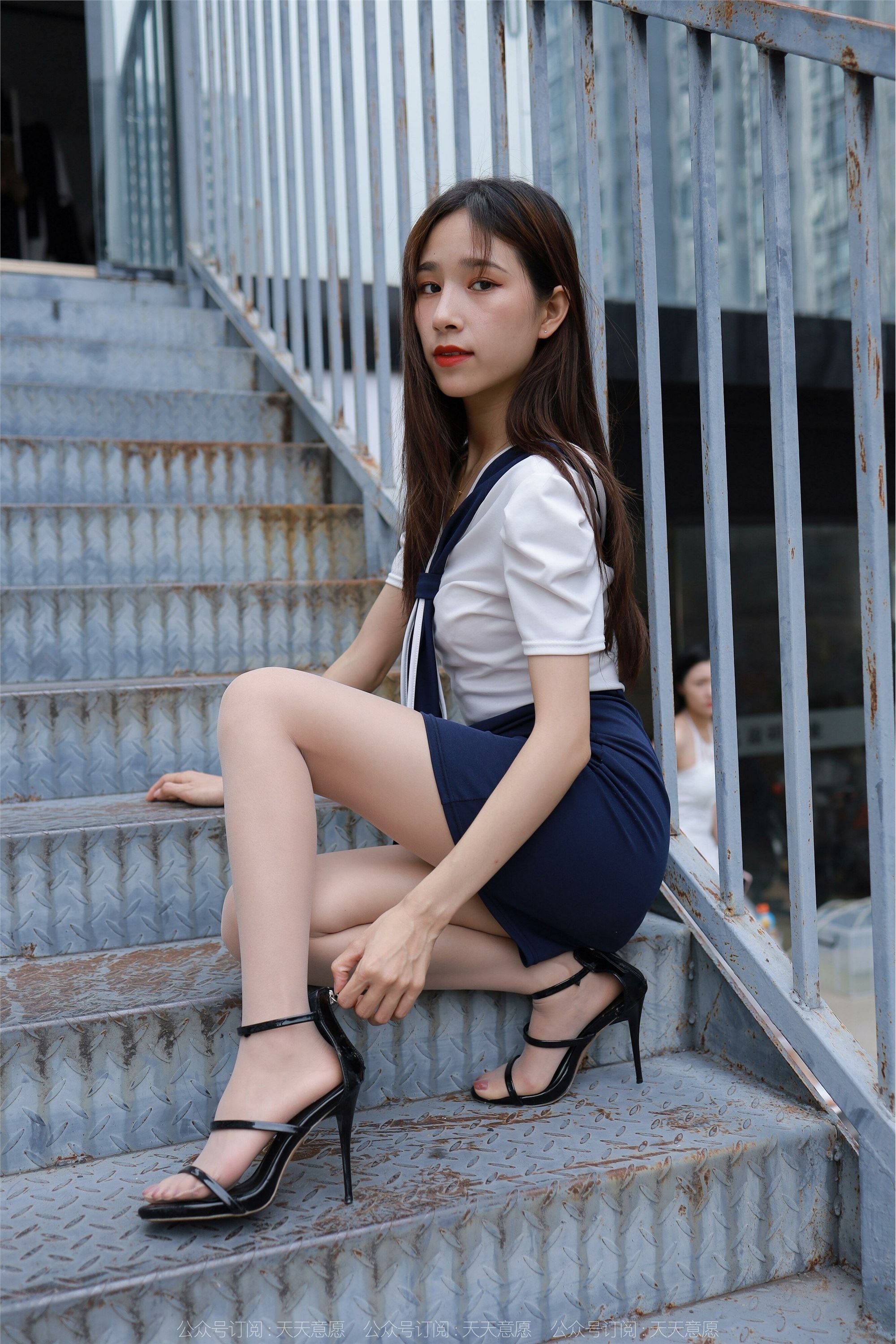 IESS异思趣向  2022.06.20 丝享家 1123：美子《楼梯上的美腿》